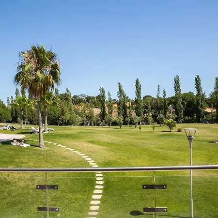 Sunny Apartment Facing The Garden And Pool