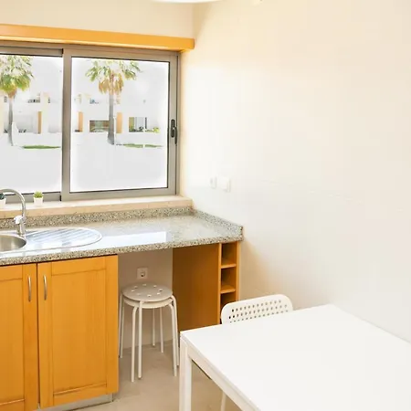 Sunny Apartment Facing The Garden And Pool Albufeira