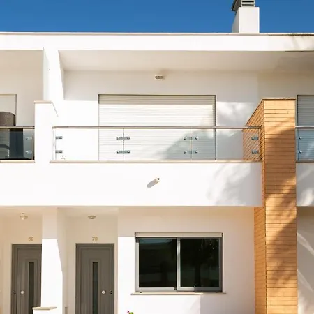 Sunny Apartment Facing The Garden And Pool Lägenhet