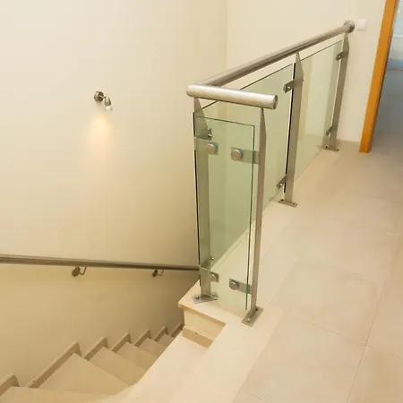 شقة Sunny Apartment Facing The Garden And Pool *
